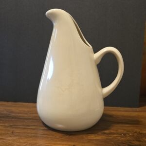 Oneida Cream Ceramic Art Piece